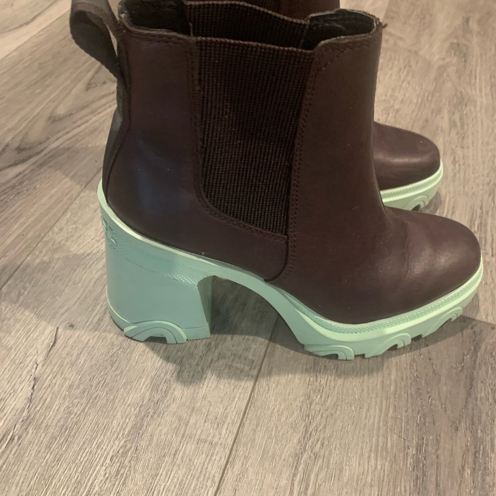 Sorel Heeled Boots Brown and Green with Waterproof Design